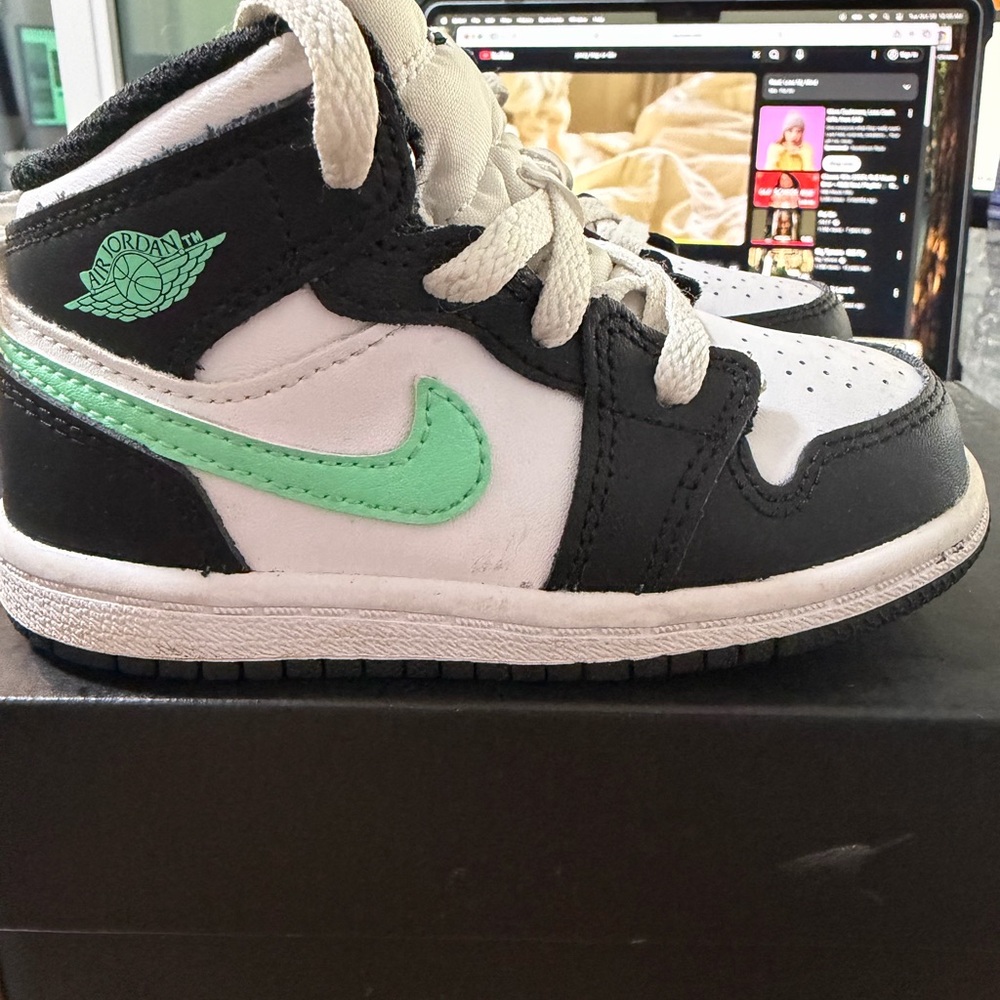 Jordan Kids Sneakers - Black and Mint